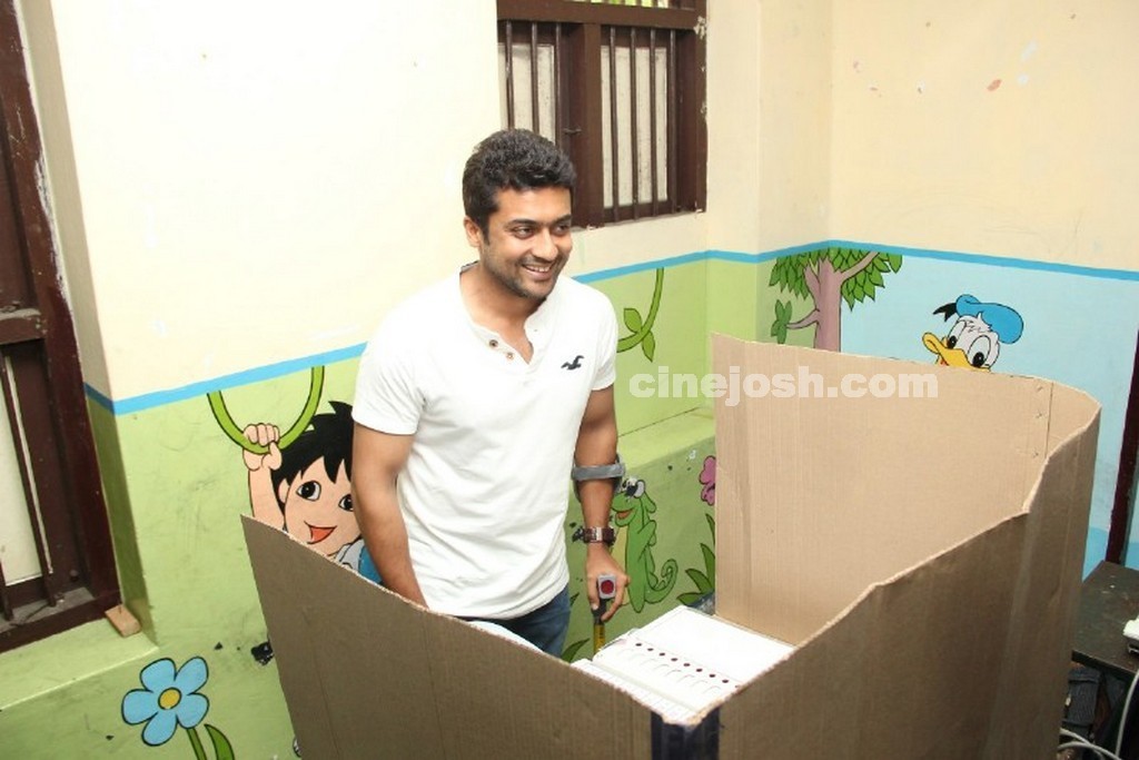 Tamil Celebrities Voting Photos - 52 / 108 photos