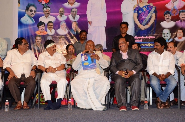 Telugu Cinema World Records Felicitation Press Meet - 9 / 42 photos