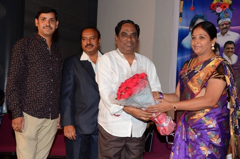 Telugu Cinema World Records Felicitation Press Meet - 15 / 42 photos