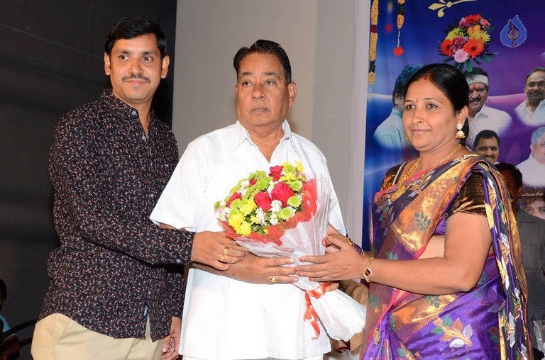 Telugu Cinema World Records Felicitation Press Meet - 19 / 42 photos