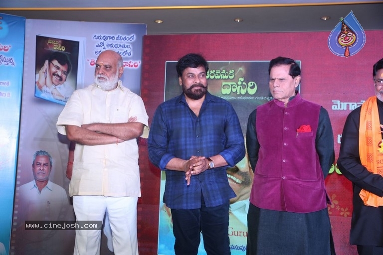 Tera Venuka Dasari Book Launched by Chiranjeevi - 4 / 61 photos