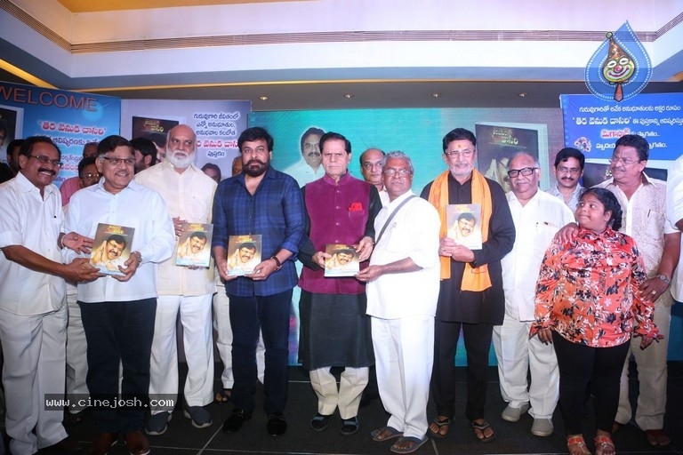 Tera Venuka Dasari Book Launched by Chiranjeevi - 9 / 61 photos