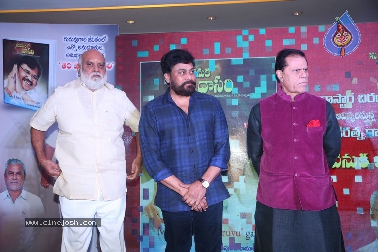 Tera Venuka Dasari Book Launched by Chiranjeevi - 10 / 61 photos