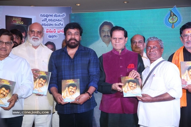 Tera Venuka Dasari Book Launched by Chiranjeevi - 15 / 61 photos