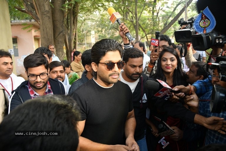 Tollywood Celebrities Cast their Votes  - 19 / 63 photos