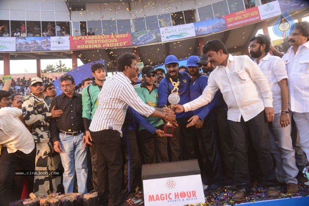 Tollywood Cricket Match in Vijayawada 02 - 5 / 53 photos