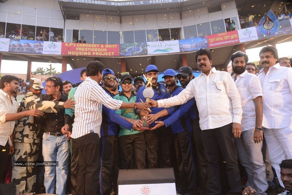 Tollywood Cricket Match in Vijayawada 02 - 21 / 53 photos