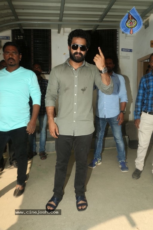 Tollywood Stars Cast their Votes 2018 - 13 / 103 photos