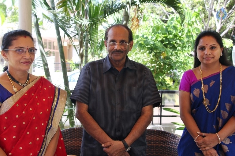 TRS MP Kavitha Wishes To Sri Valli Movie Team - 2 / 3 photos
