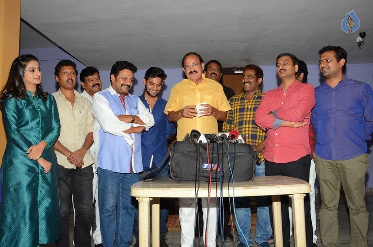 Venkaiah Naidu watches Chuttalabbayi Movie - 7 / 27 photos