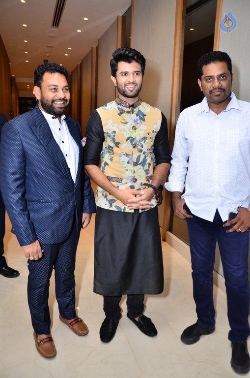 Vijay Devarakonda at KLM Mall Logo Launch event - 11 / 34 photos