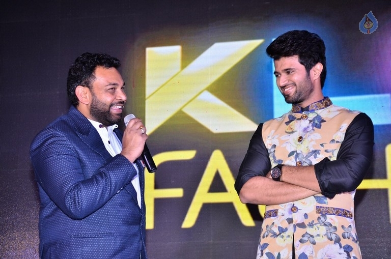 Vijay Devarakonda at KLM Mall Logo Launch event - 13 / 34 photos