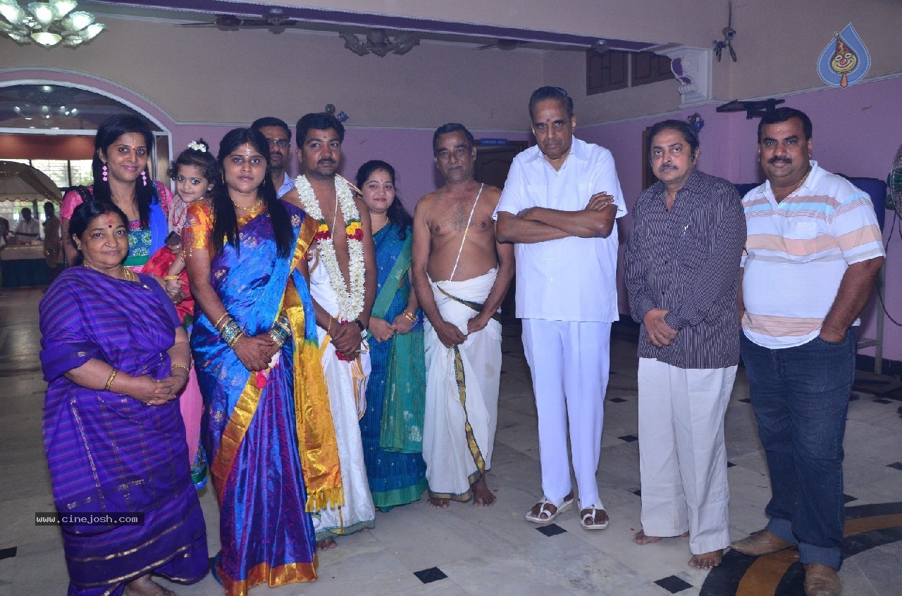 VP Mani Daughter Gayathiri Wedding Photos - 15 / 32 photos