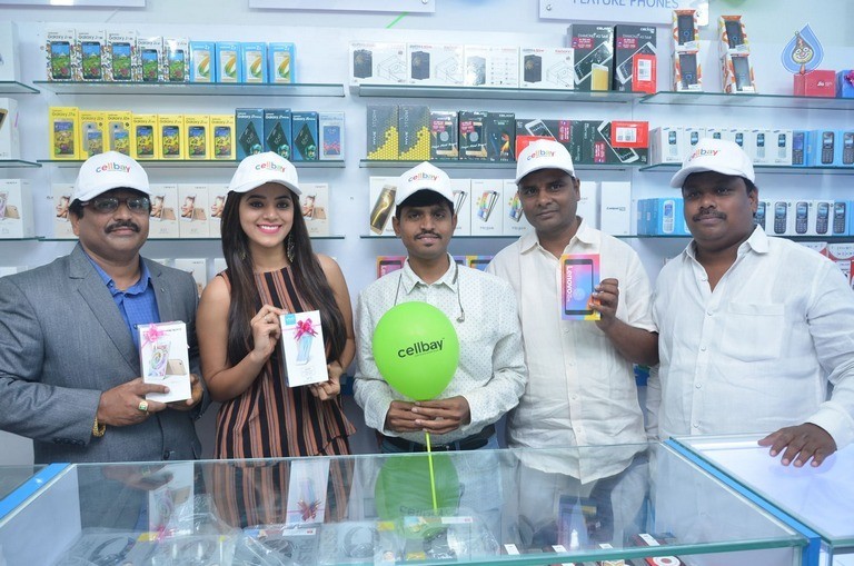 Yamini Bhaskar Launches Cellbay Mobile Store - 10 / 20 photos