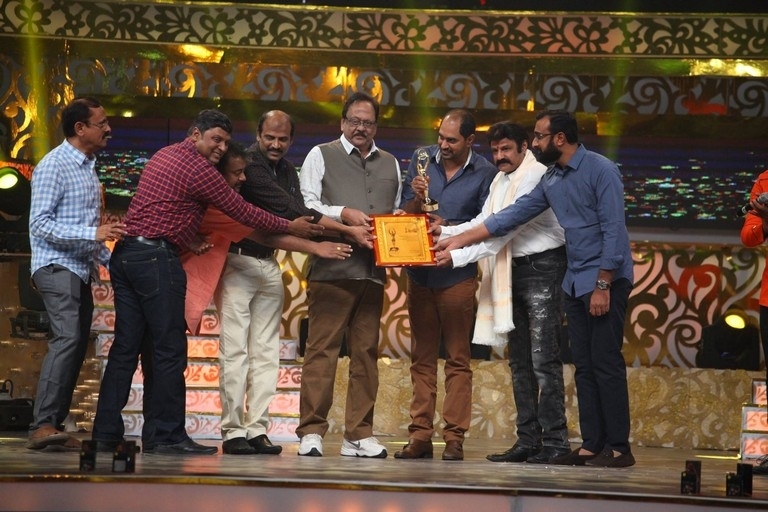 Zee Telugu Golden Awards 2017 - 43 / 55 photos