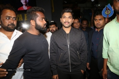 Allu Arjun Launches Buffalo Wild Wings Restaurant - 33 of 41