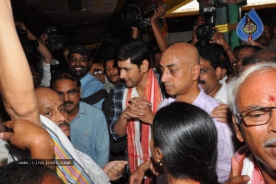 Bharat Ane Nenu Movie Team At Vijayawada Durgamma Temple - 9 of 12