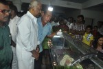 celebrities-pay-last-respects-to-manjula