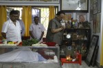 celebrities-pay-tributes-to-bapu