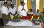 Celebrities Pay Tributes to Bapu - 2 of 17