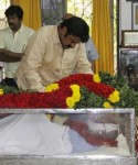 Celebrities Pay Tributes to Bapu - 9 of 17