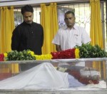 Celebrities Pay Tributes to Bapu - 11 of 17