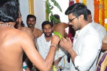 Chiranjeevi Birthday Special Pooja at Film Nagar Temple - 33 of 72