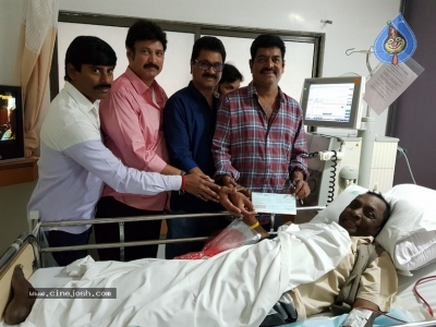 Chiranjeevi Helps Gundu Hanumantha Rao and Potti Veerayya - 4 of 4