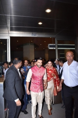 Deepika - Ranveer After Wedding Photos - 16 of 25