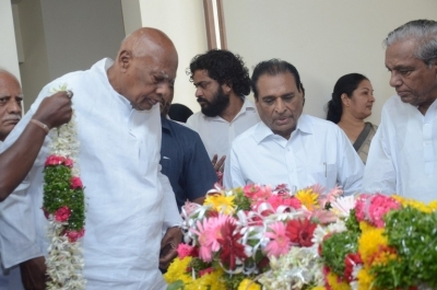 DR C Narayana Reddy Condolence Photos - 3 of 42