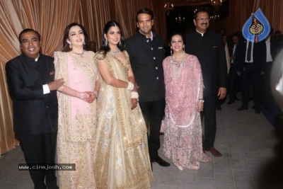 Isha Ambani & Anand Piramal Wedding Reception - 6 of 34