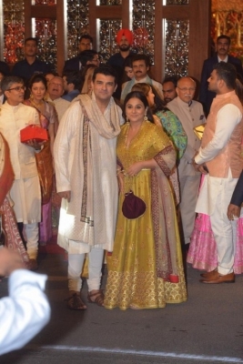 Isha Ambani and Anand Piramal Wedding Reception  - 1 of 48
