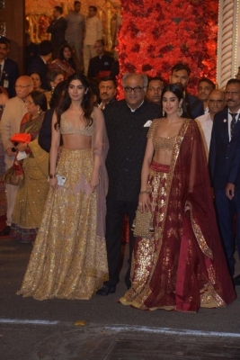 Isha Ambani and Anand Piramal Wedding Reception  - 8 of 48