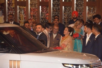 Isha Ambani and Anand Piramal Wedding Reception  - 11 of 48