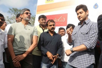 Mahesh Babu flags off Chak De India Ride - 39 of 42