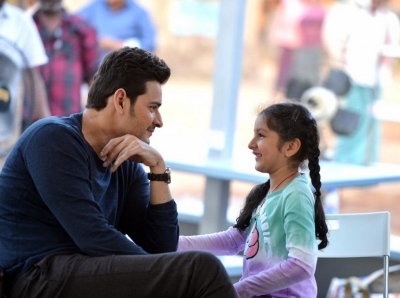 Mahesh with His Daughter Sithara Photos - 2 of 4