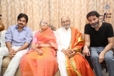 Pawan Kalyan and Trivikram Meets K Vishwanath - 36 of 77