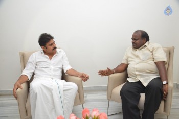 Karnataka ex CM Kumaraswamy Meets Pawan Kalyan  - 6 of 8