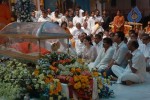 sachin-pays-tribute-to-sathya-sai-baba