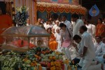 sachin-pays-tribute-to-sathya-sai-baba