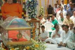 sachin-pays-tribute-to-sathya-sai-baba