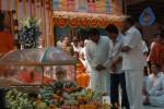 sachin-pays-tribute-to-sathya-sai-baba