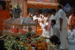 sachin-pays-tribute-to-sathya-sai-baba