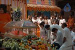 sachin-pays-tribute-to-sathya-sai-baba