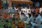 sachin-pays-tribute-to-sathya-sai-baba