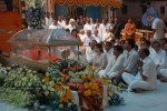 sachin-pays-tribute-to-sathya-sai-baba