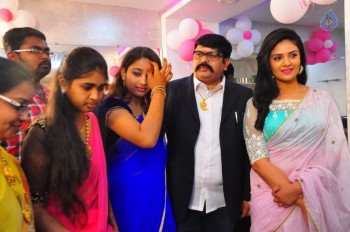 Sreemukhi Launches Manvis Saloon - 8 of 42