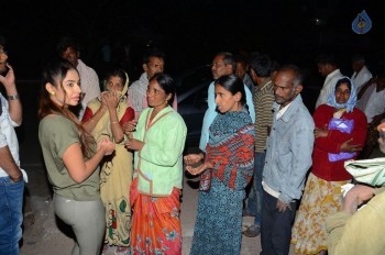 Sri Reddy Distributes Blankets for Orphans - 26 of 40