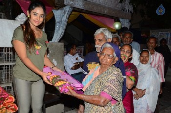 Sri Reddy Distributes Blankets for Orphans - 34 of 40
