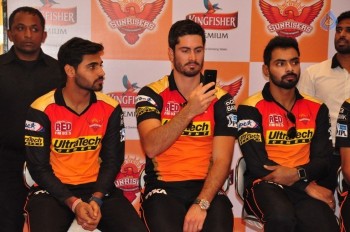 Sunrisers Team at Inorbit Mall - 13 of 28